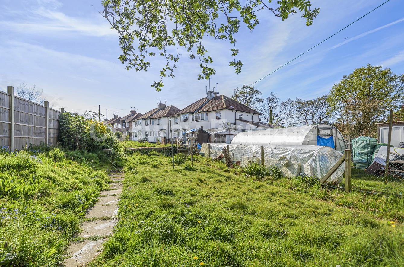 The Fairway, Mill Hill